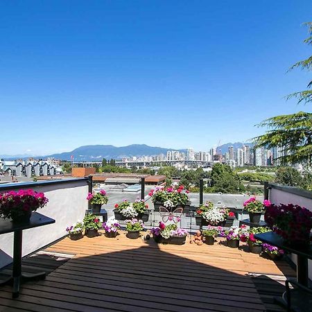 Billion Dollar Views In A Beautiful Fairview Slopes Heritage House Apartment Vancouver Bagian luar foto
