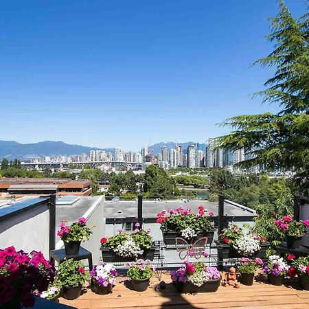 Billion Dollar Views In A Beautiful Fairview Slopes Heritage House Apartment Vancouver Bagian luar foto