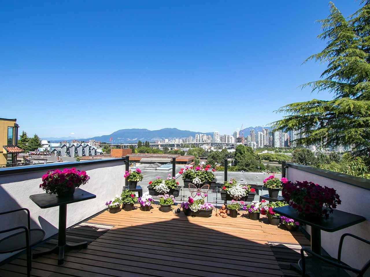 Billion Dollar Views In A Beautiful Fairview Slopes Heritage House Apartment Vancouver Bagian luar foto