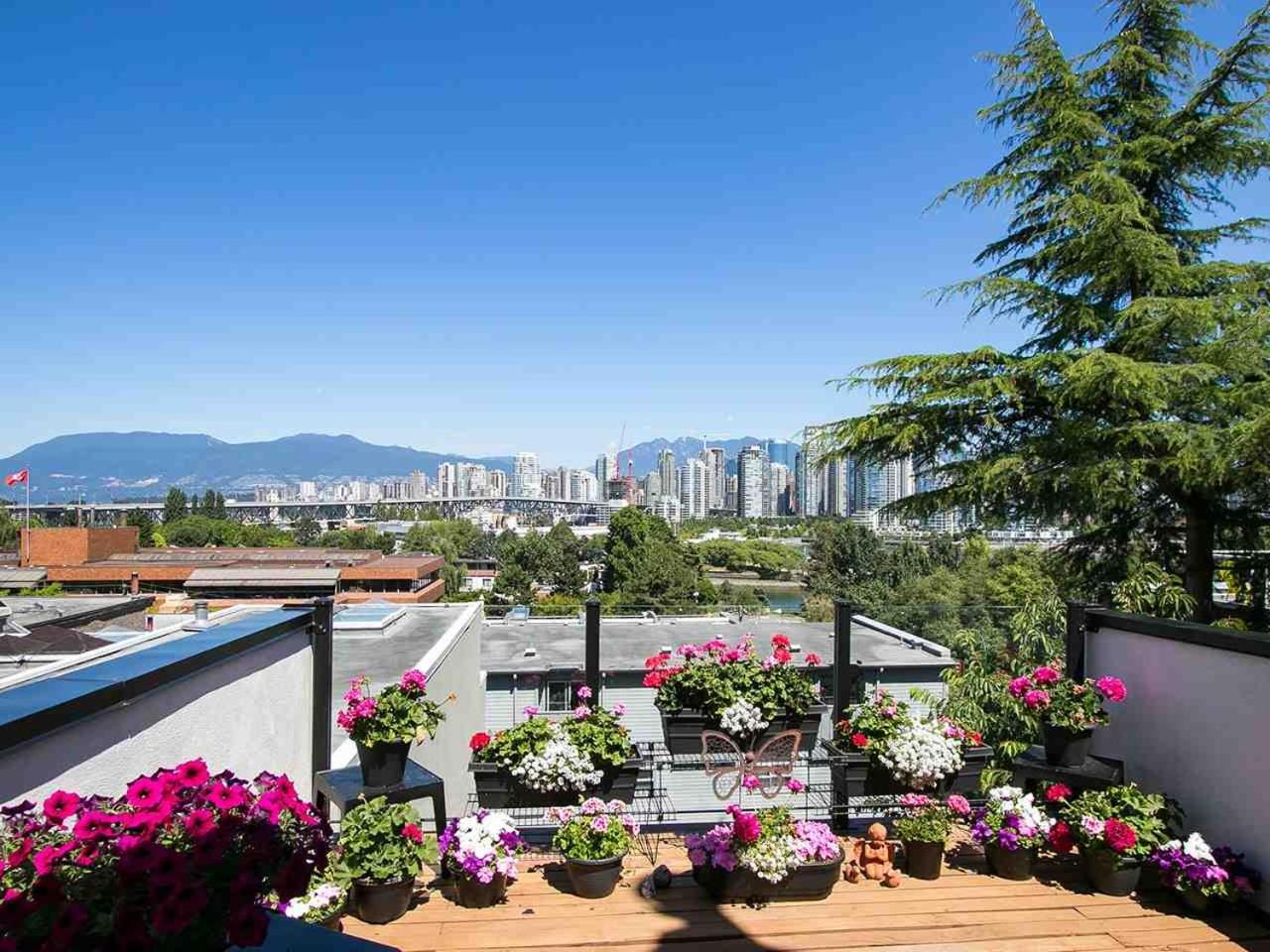 Billion Dollar Views In A Beautiful Fairview Slopes Heritage House Apartment Vancouver Bagian luar foto