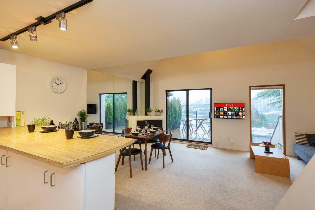 Billion Dollar Views In A Beautiful Fairview Slopes Heritage House Apartment Vancouver Bagian luar foto