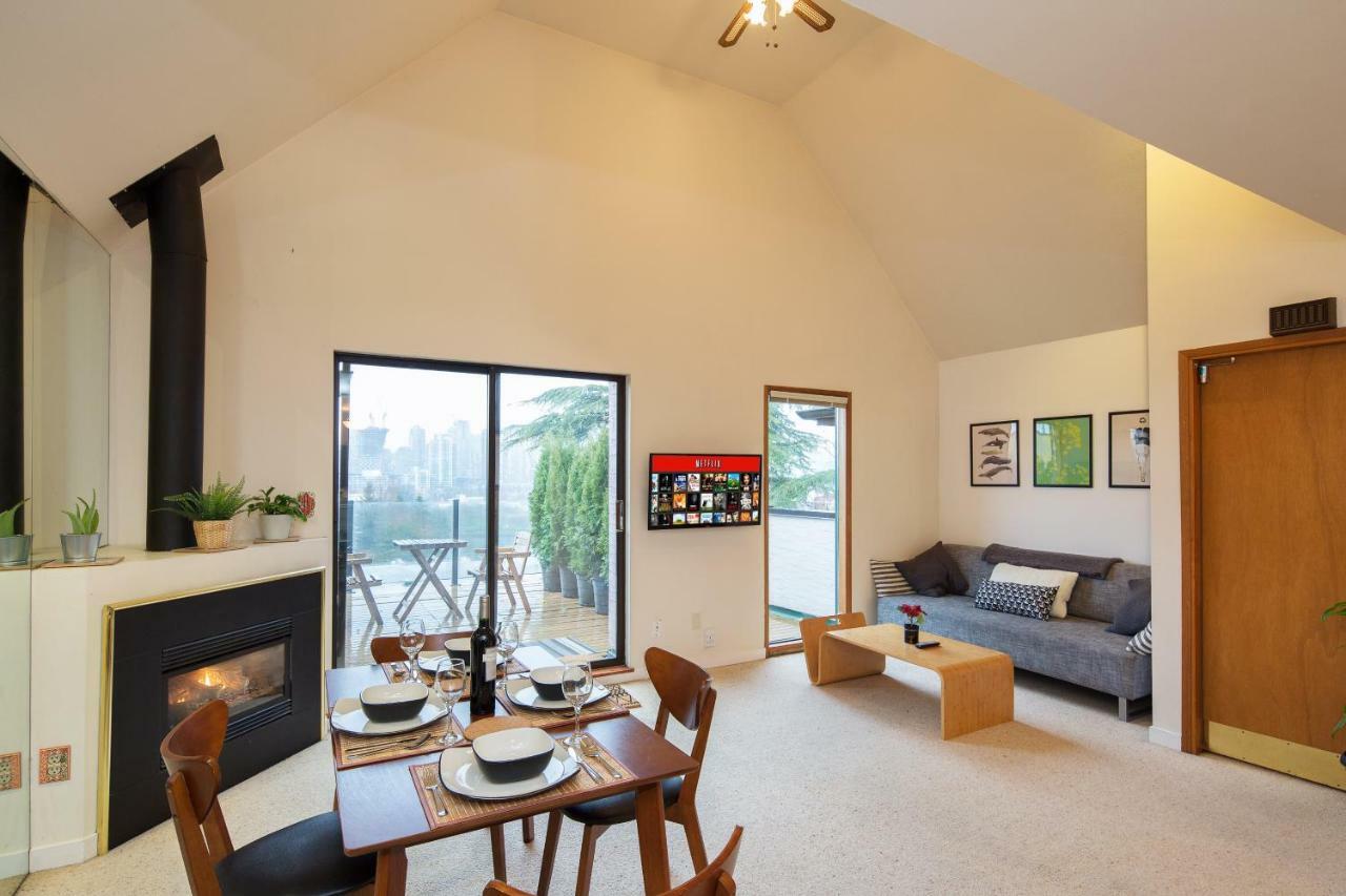 Billion Dollar Views In A Beautiful Fairview Slopes Heritage House Apartment Vancouver Bagian luar foto