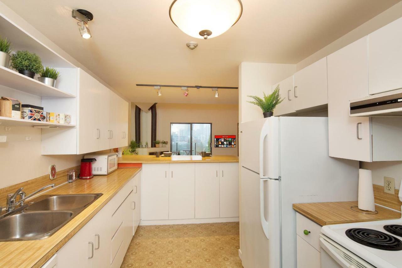 Billion Dollar Views In A Beautiful Fairview Slopes Heritage House Apartment Vancouver Bagian luar foto